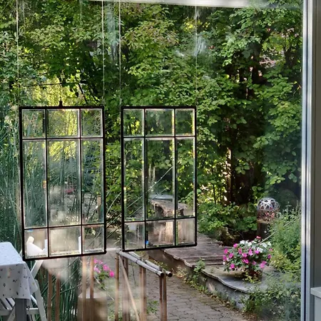 Greenhouse Ein Charmantes Mit Wintergarten Und Terasse Am Teich * Erfurt