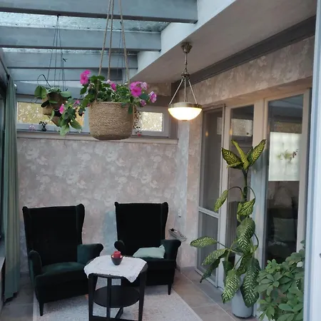 アパート Greenhouse Ein Charmantes Mit Wintergarten Und Terasse Am Teich