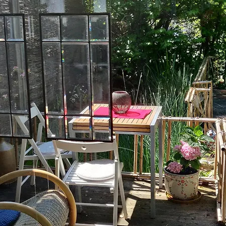 Apartment Greenhouse Ein Charmantes Mit Wintergarten Und Terasse Am Teich